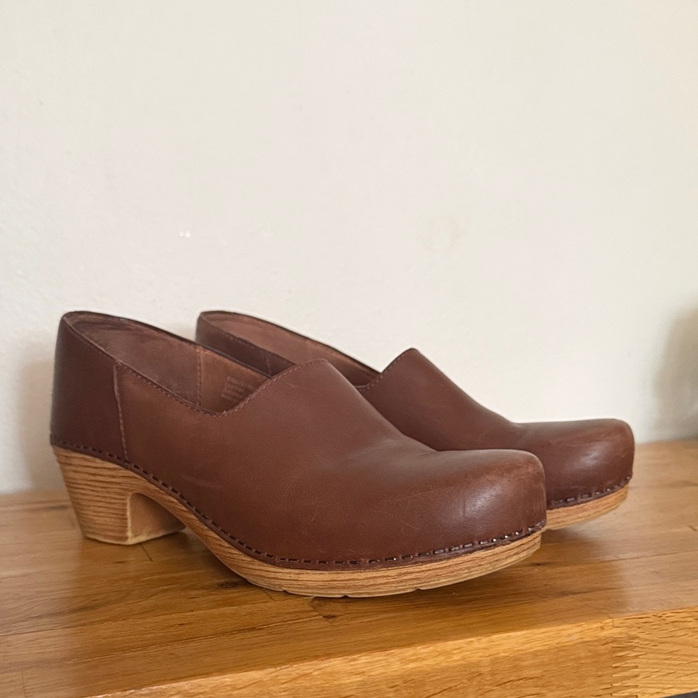 dansko brown leather clogs size 39